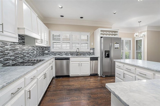 kitchen featuring a notable chandelier, backsplash, stainless steel appliances, sink, and dark hardwood / wood-style floors