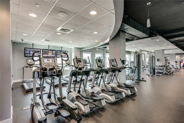 gym featuring recessed lighting, a drop ceiling, visible vents, and baseboards