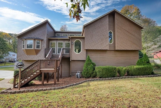 view of front of property with a front yard