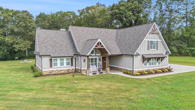 view of front of house with a front lawn