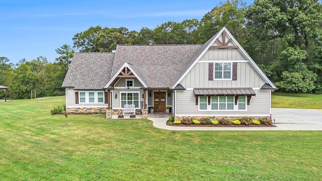 craftsman house with a front yard