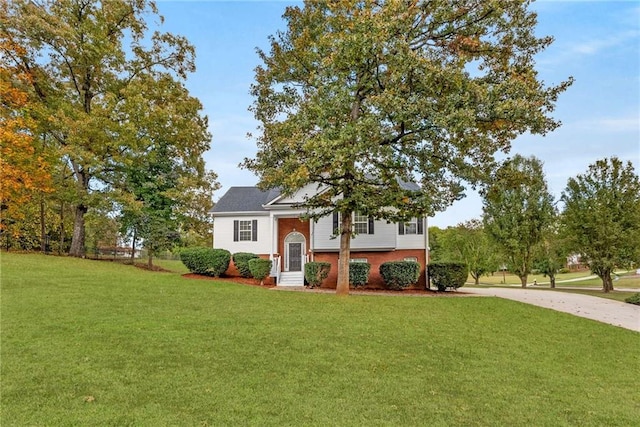 split foyer home with entry steps and a front yard