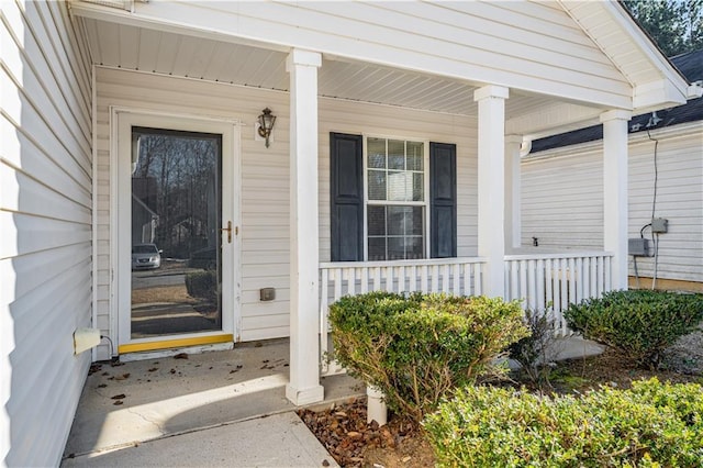 entrance to property featuring covered porch