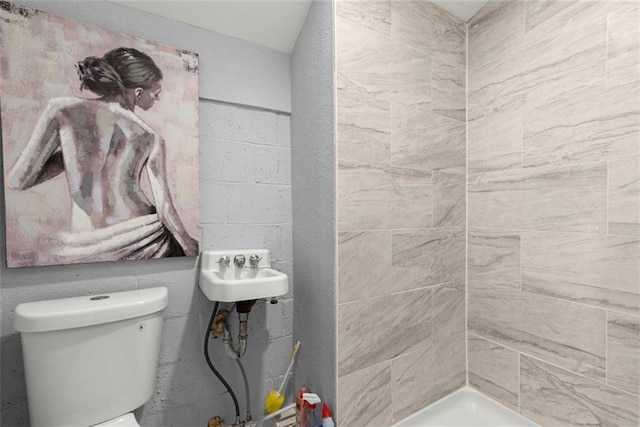 1245 Meriwether St, Griffin, GA 30224 - full bathroom featuring toilet and a tile shower