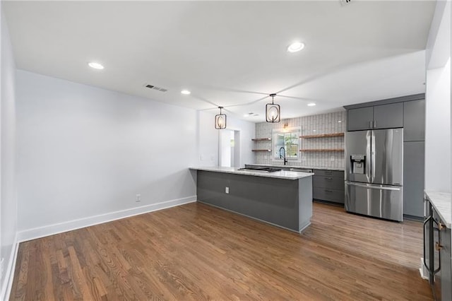 957 Sharon Cir SE, Smyrna, GA 30080 - kitchen featuring stainless steel appliances, open shelves, gray cabinetry, a peninsula, and wood finished floors