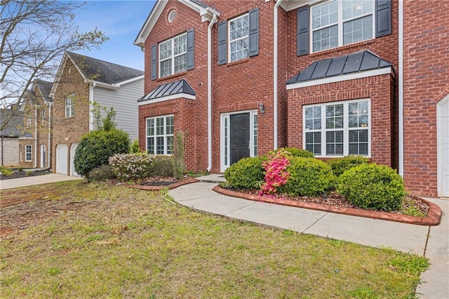 view of front facade with a front yard