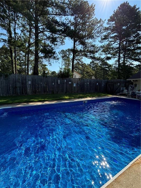 view of swimming pool