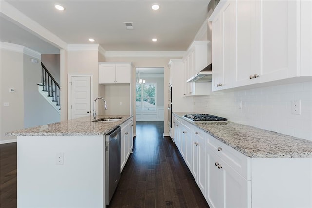 kitchen featuring a sink, crown molding, white cabinetry, dark wood-style floors, and appliances with stainless steel finishes
