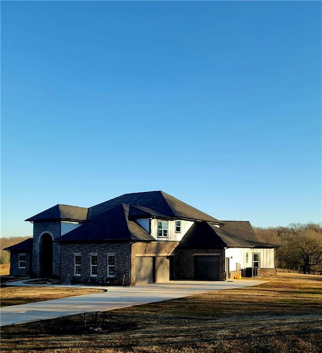 view of front of home featuring a garage