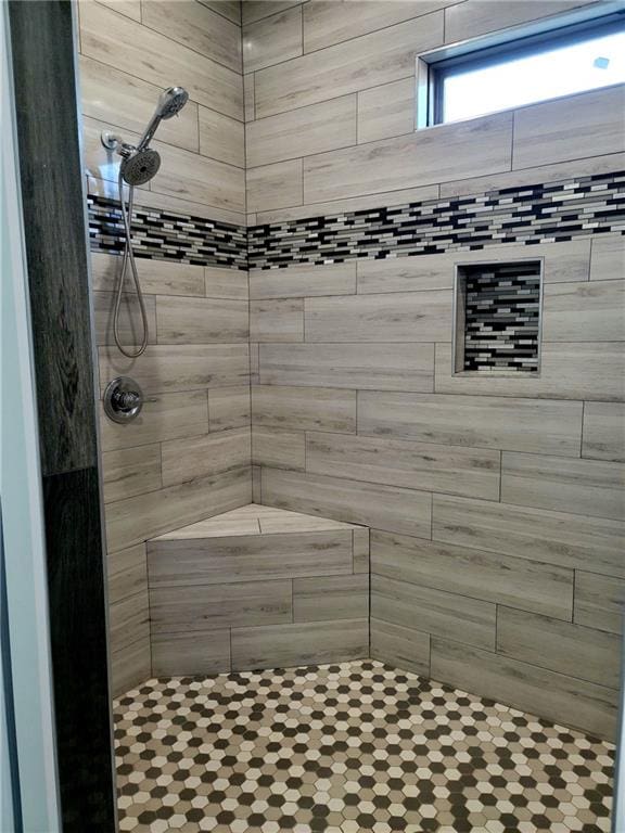 bathroom featuring tiled shower