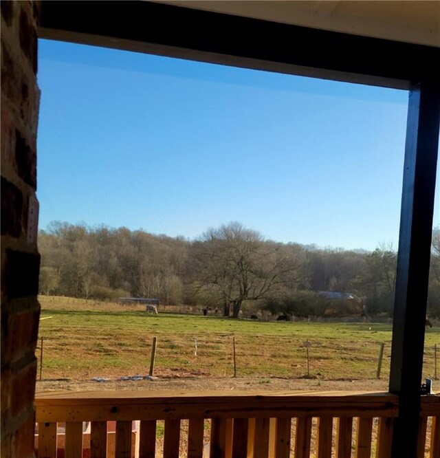 view of yard featuring a rural view