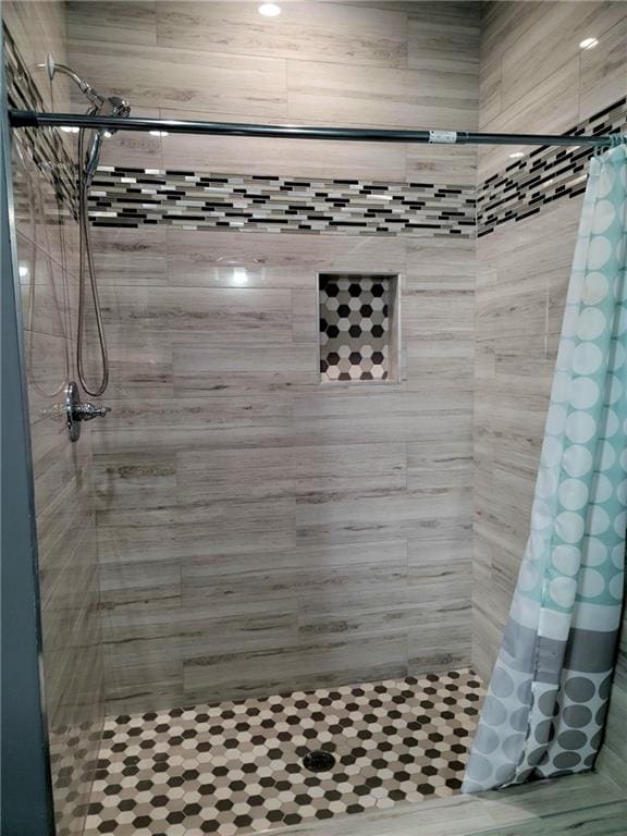 bathroom featuring curtained shower