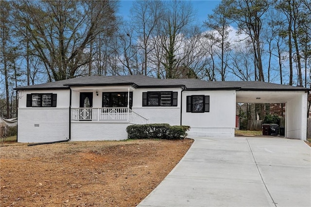 view of front of house featuring a carport and covered porch