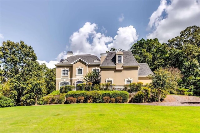 view of front of property with a front yard