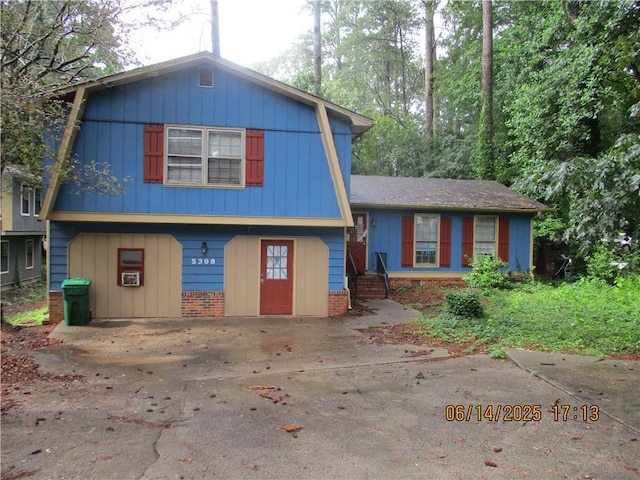 5398 Rockbridge Rd, Stone Mountain, GA 30088 - tri-level home with driveway