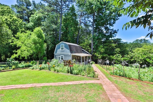 view of front facade featuring a front yard