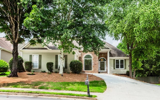 1122 Cayuga Ct, Dacula, GA 30019 - view of front facade featuring driveway