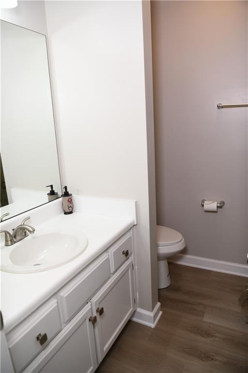 9130 Charlton Pl, Douglasville, GA 30135 - bathroom with double vanity, a whirlpool tub, and wood finished floors