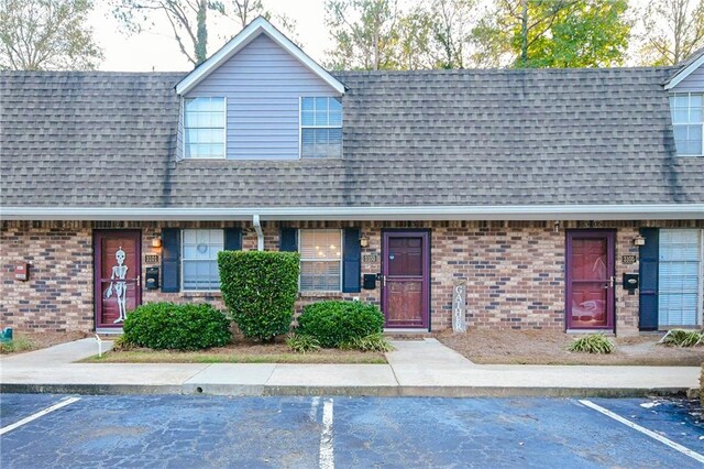 townhome / multi-family property featuring a porch