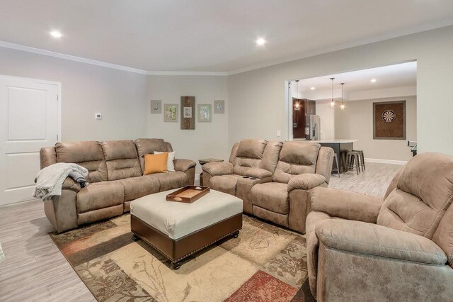 living area with recessed lighting, baseboards, ornamental molding, and light wood-style flooring