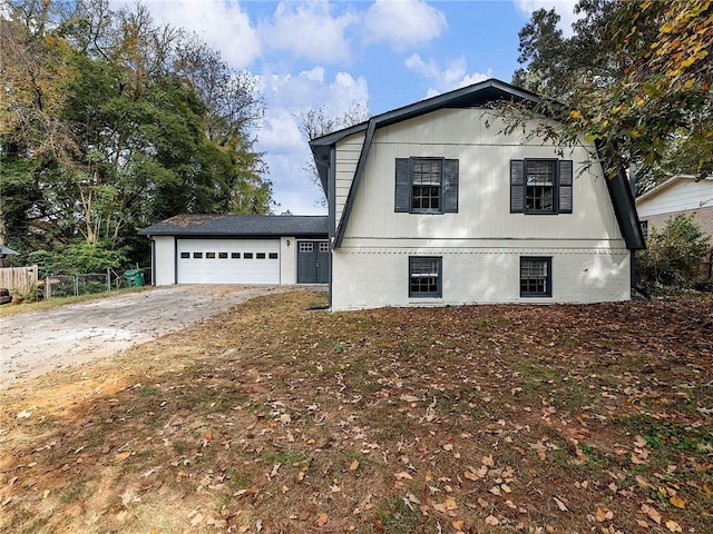 view of front facade featuring a garage