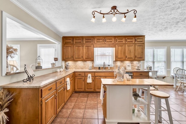 3574 Timberloch Trl, Snellville, GA 30039 - kitchen featuring a sink, plenty of natural light, a breakfast bar area, backsplash, and ornamental molding