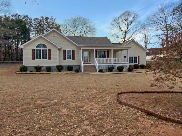 ranch-style house featuring a front lawn and covered porch