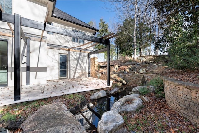 view of yard featuring a pergola