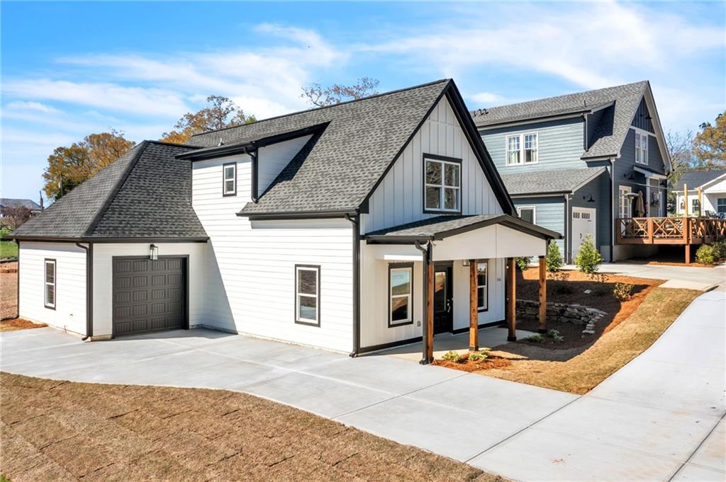 view of front of house featuring a porch and a garage