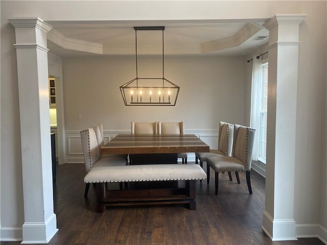 dining room featuring an inviting chandelier, dark hardwood / wood-style flooring, ornamental molding, and a tray ceiling