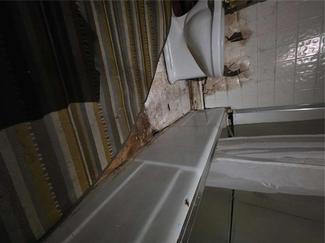 1435 Troupe St, Augusta, GA 30904 - view of full bath
