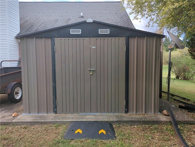 view of outbuilding