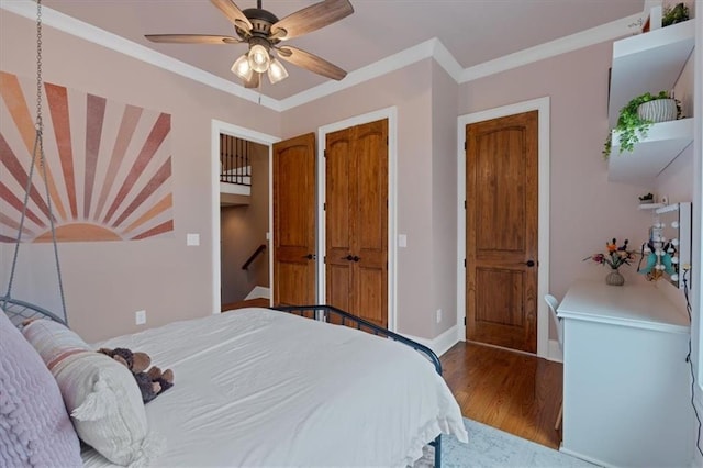 bedroom with hardwood / wood-style floors, ceiling fan, and crown molding