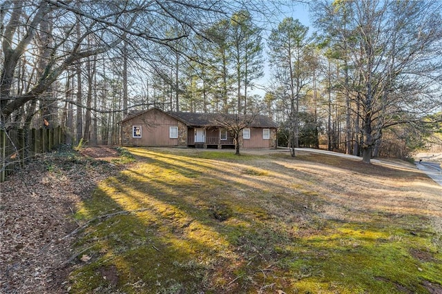 exterior space featuring a front yard