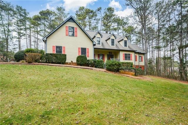 cape cod-style house featuring a front lawn