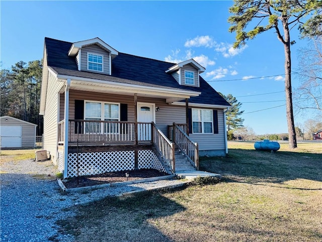 view of front facade featuring a porch and a front yard