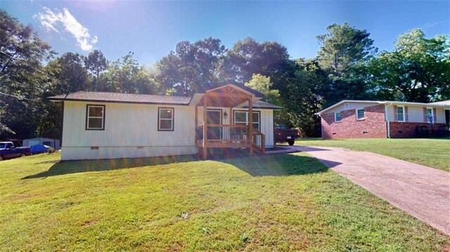 86 Martin Luther King Jr Dr, Jefferson, GA 30549 - view of front facade featuring crawl space and a front lawn