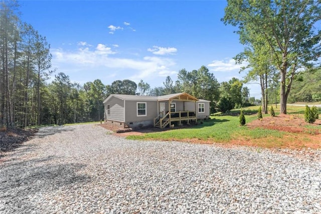 manufactured / mobile home with a front lawn