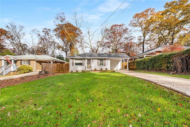 single story home with a front lawn