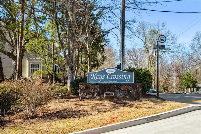 view of community / neighborhood sign