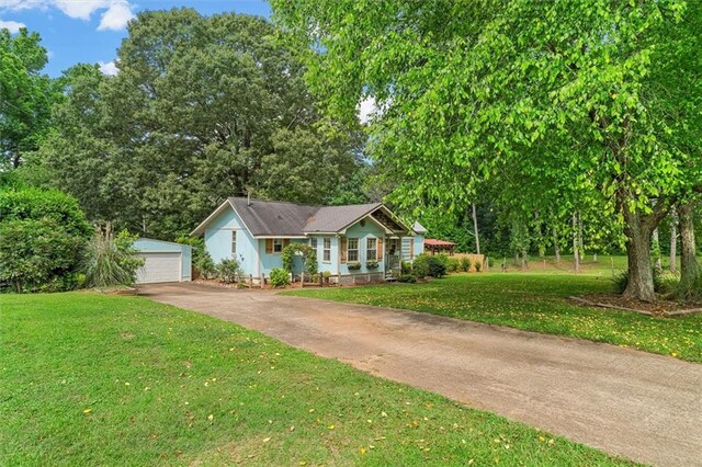 8669 Davis St, Braselton, GA 30517 - ranch-style home with an outbuilding, a front lawn, and a detached garage