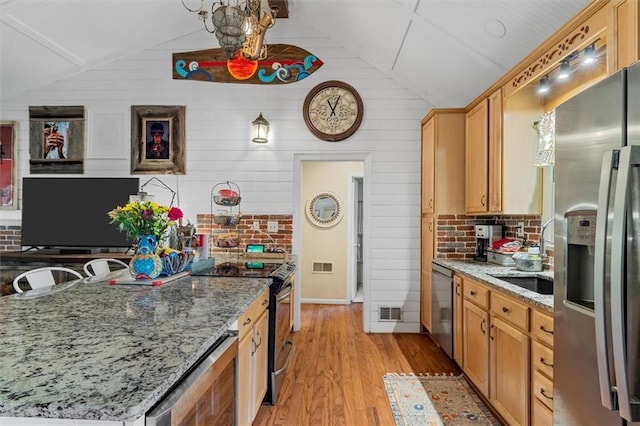 8669 Davis St, Braselton, GA 30517 - kitchen with stainless steel appliances, lofted ceiling, a sink, beverage cooler, and light wood-type flooring