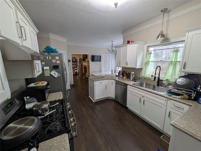 405 Baneberry Bnd, Peachtree City, GA 30269 - kitchen with sink, dark wood-type flooring, appliances with stainless steel finishes, white cabinetry, and decorative light fixtures