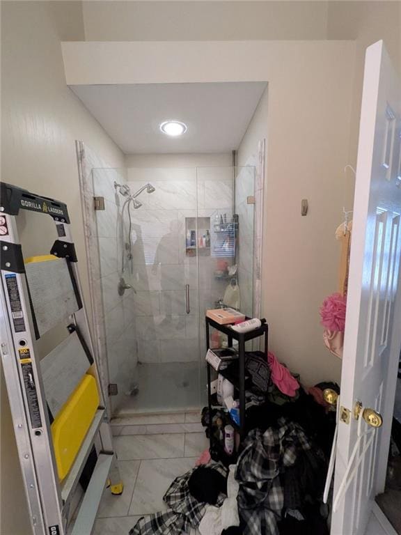405 Baneberry Bnd, Peachtree City, GA 30269 - bathroom with an enclosed shower