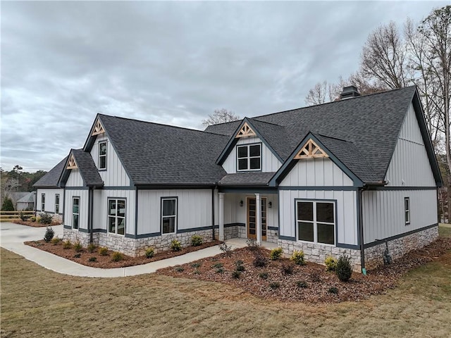 view of front of home with a front lawn