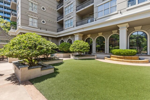 3334 Peachtree Rd NE Unit 101, Atlanta, GA 30326 - view of community featuring a lawn