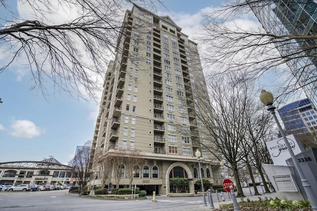 3334 Peachtree Rd NE Unit 101, Atlanta, GA 30326 - view of apartment building / complex