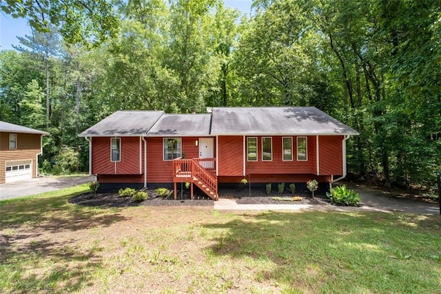 4771 N Springs Rd NW, Kennesaw, GA 30144 - back of house with a lawn and a garage