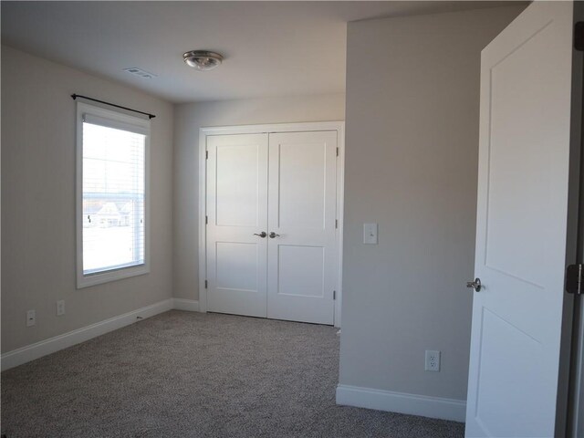 dining area with a notable chandelier, crown molding, visible vents, and wood finished floors