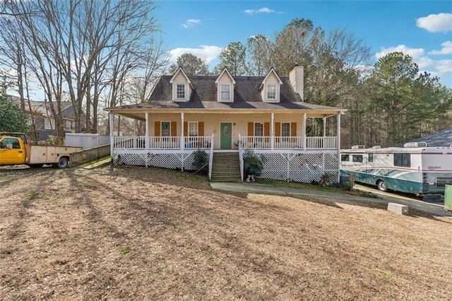 farmhouse-style home featuring a porch and a front lawn